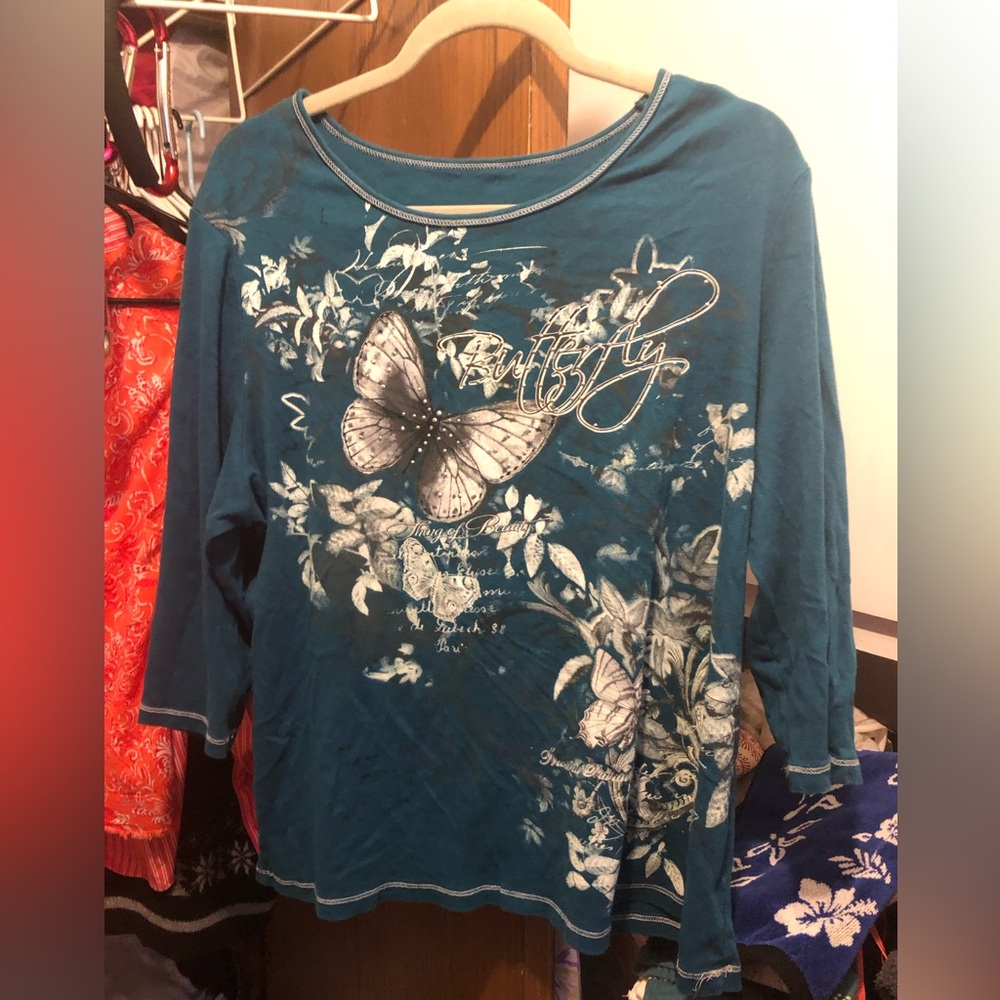 COPY - Butterfly Tee- 905 $12 or 🎉 *tee deal